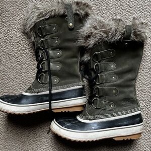 Sorel Joan of Arctic Waterproof Women's Boots olive green and black 9.5